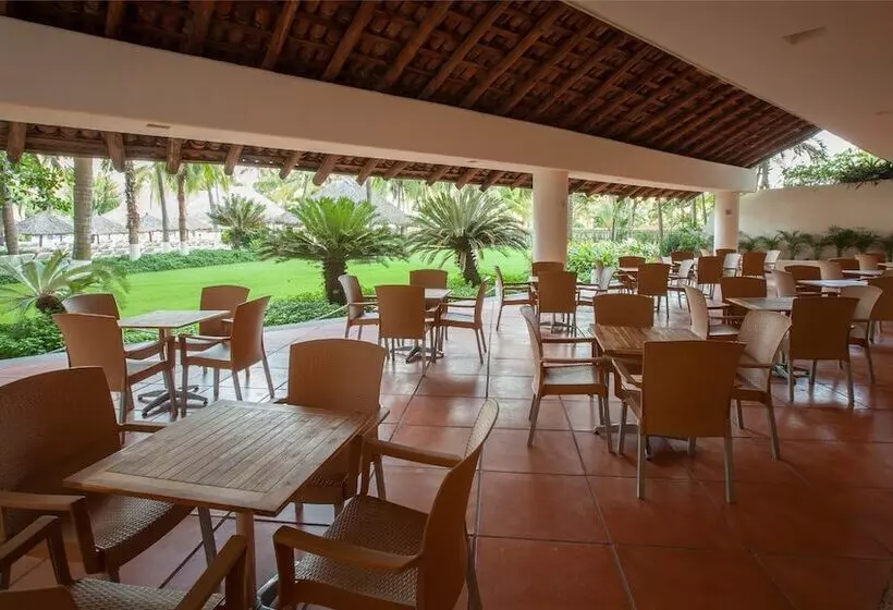 אתר נופש Park Royal Beach Ixtapa All Inclusive