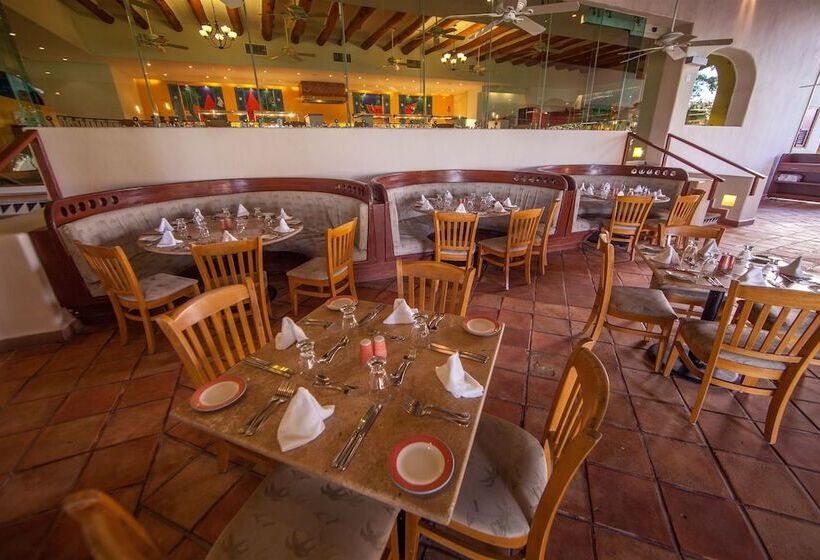 استراحتگاه Park Royal Beach Ixtapa All Inclusive