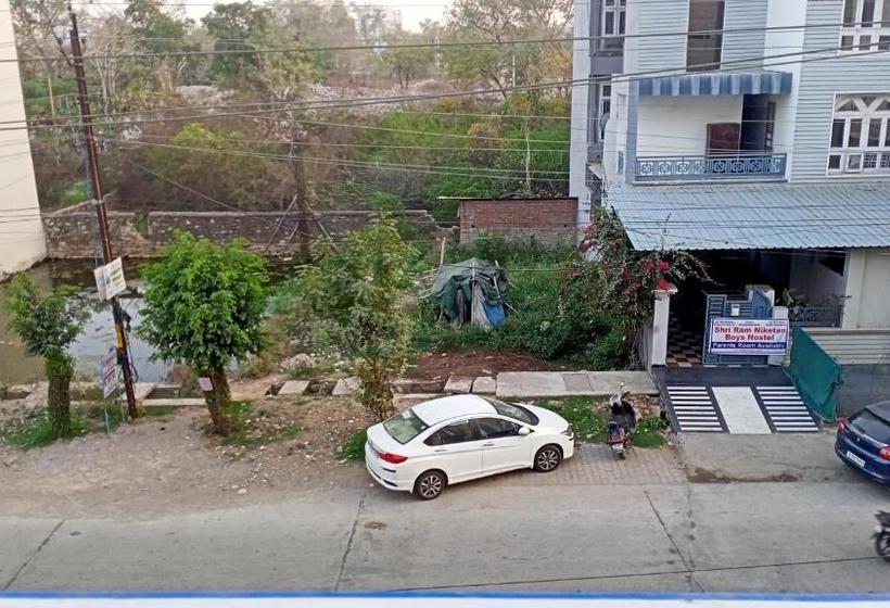 هاستل Shabnam Residency