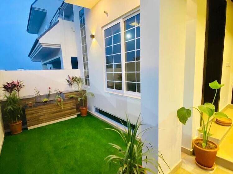 تختخواب و صبحانه Continental Boutique House