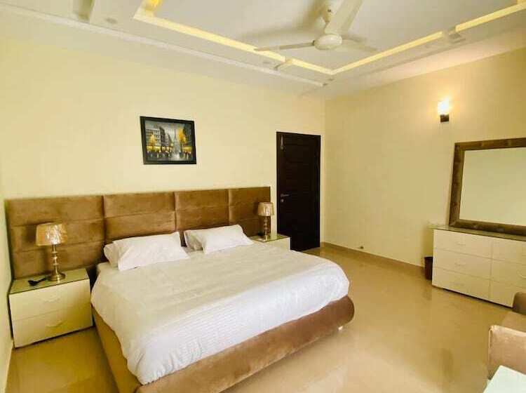 تختخواب و صبحانه Continental Boutique House