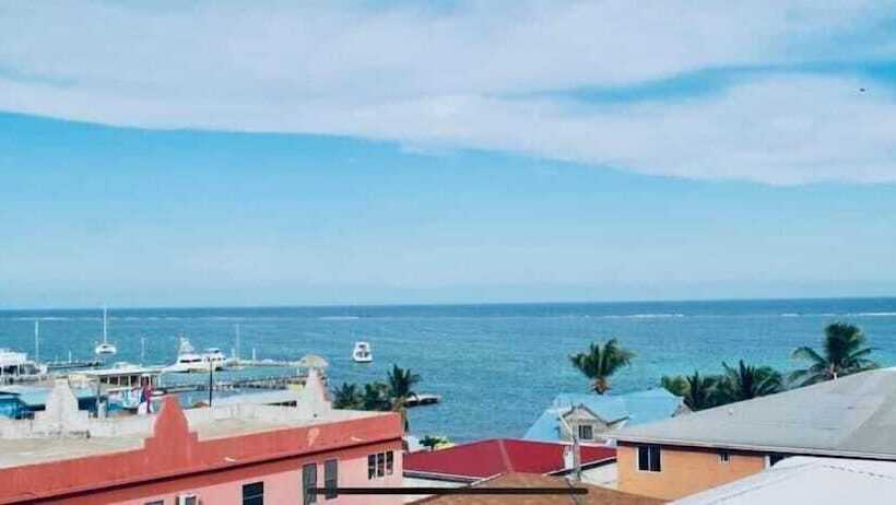 בית מלון כפרי Coastalbay 2 & Golf Cart Rental