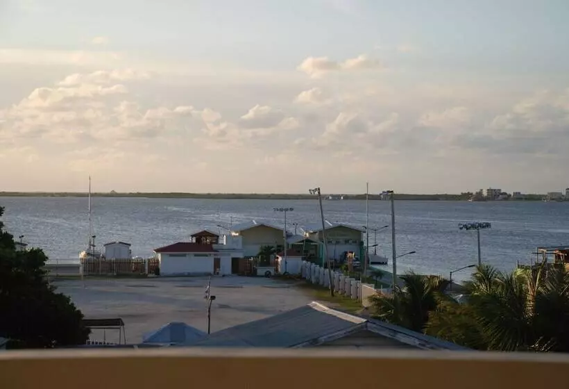 ホテル Coastalbay 2 & Golf Cart Rental