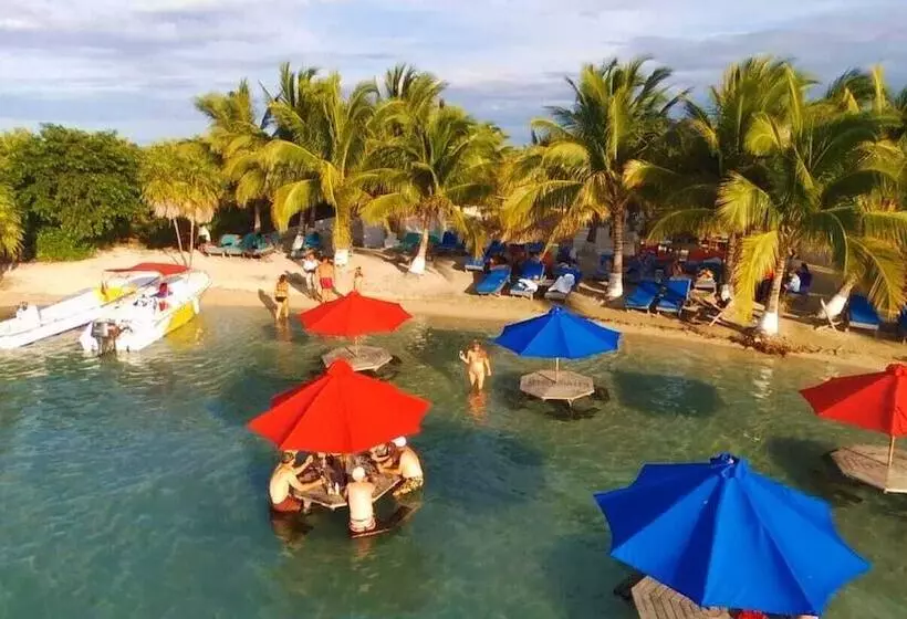 ホテル Coastalbay 2 & Golf Cart Rental