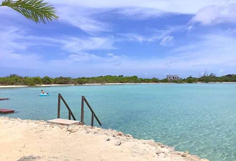 בית מלון כפרי Coastalbay 2 & Golf Cart Rental