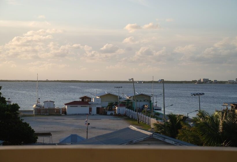 בית מלון כפרי Coastalbay 2 & Golf Cart Rental