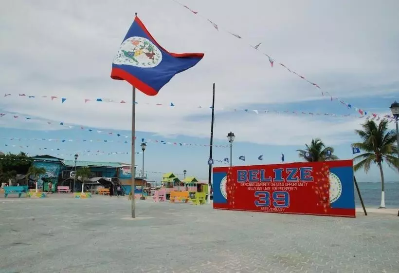 ホテル Coastalbay 2 & Golf Cart Rental