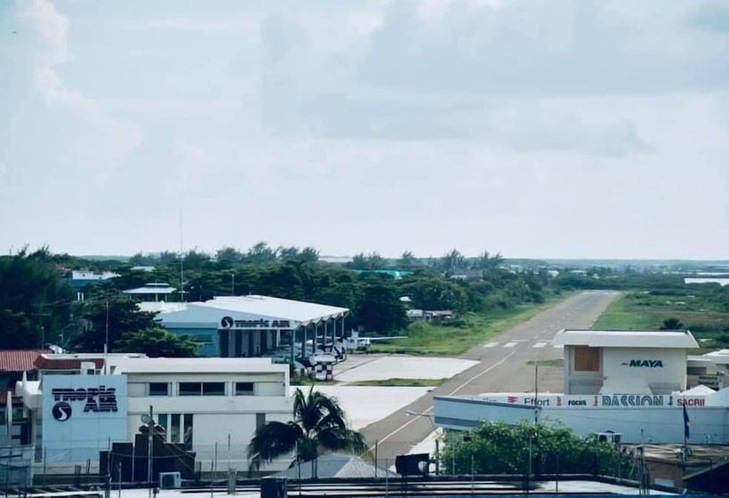 בית מלון כפרי Coastalbay 2 & Golf Cart Rental