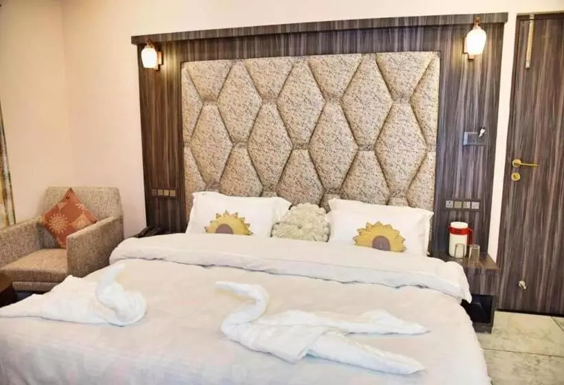 Hotel Fab Riverdale