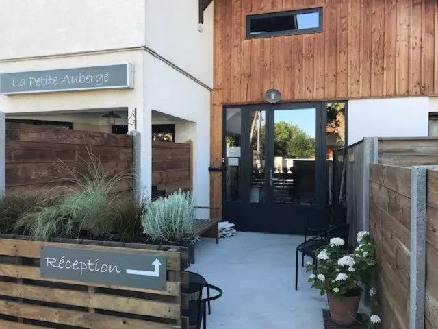 Hotelli Hôtel La Petite Auberge