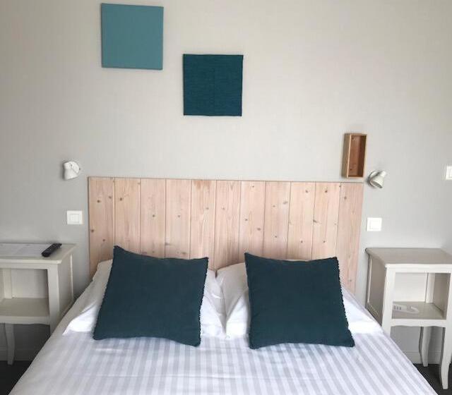 Отель Hôtel La Petite Auberge