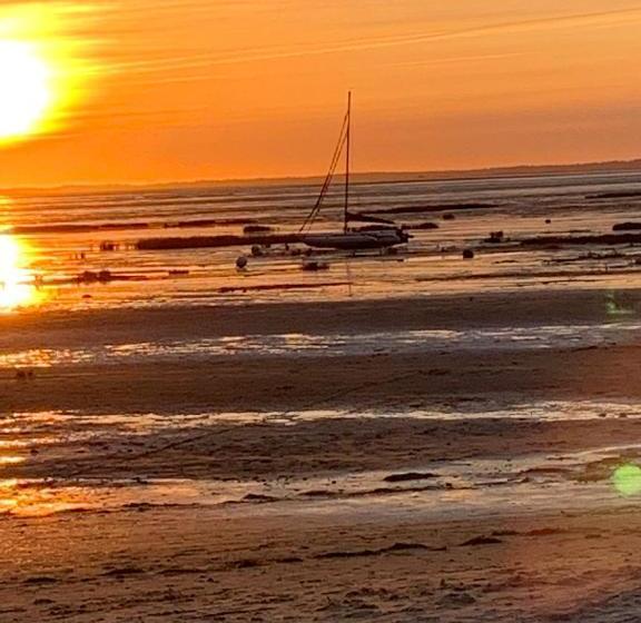 Отель Hôtel La Petite Auberge