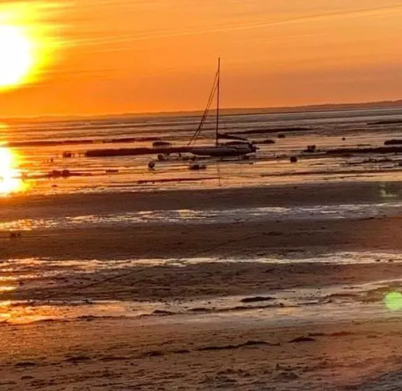 Hotelli Hôtel La Petite Auberge