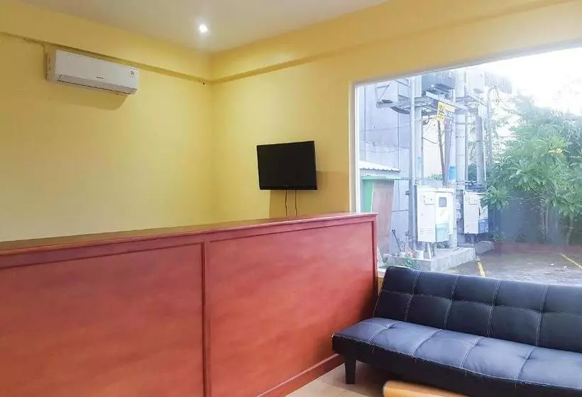ホテル Oyo 90261 Spring Residence