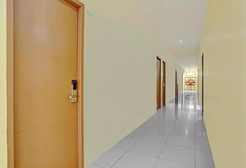 ホテル Oyo 90261 Spring Residence