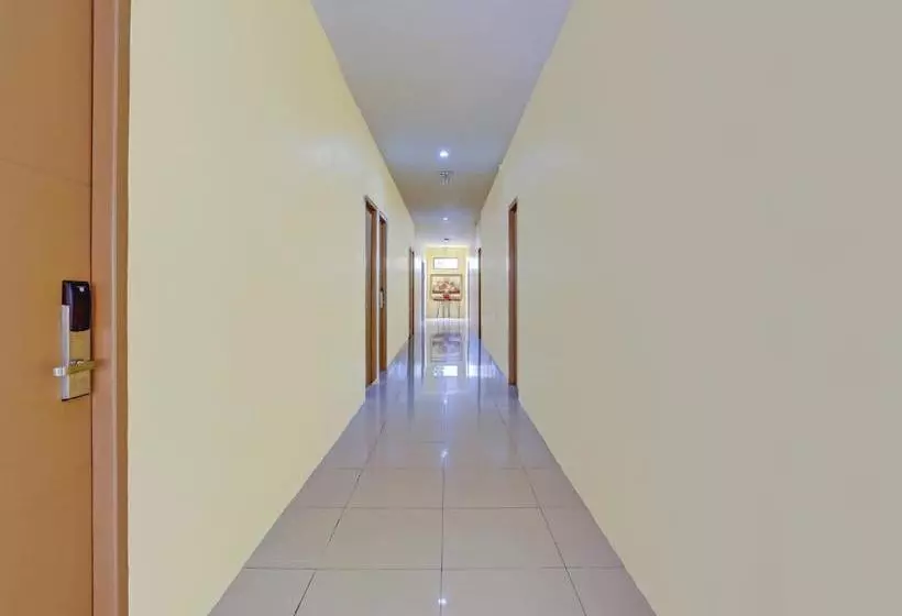 ホテル Oyo 90261 Spring Residence