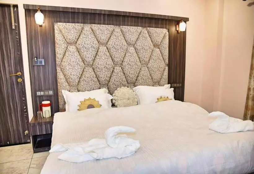 Hotel Fab Riverdale