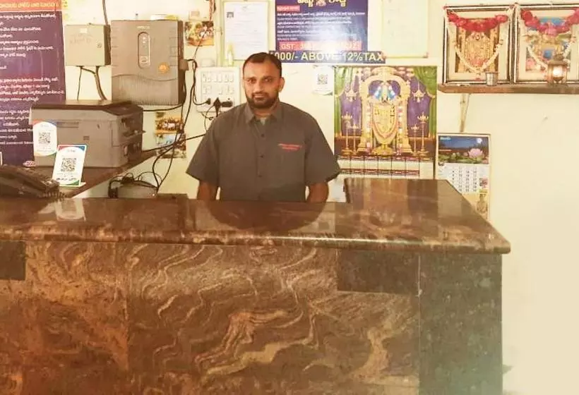 ホテル Vishnu Residency Warangal