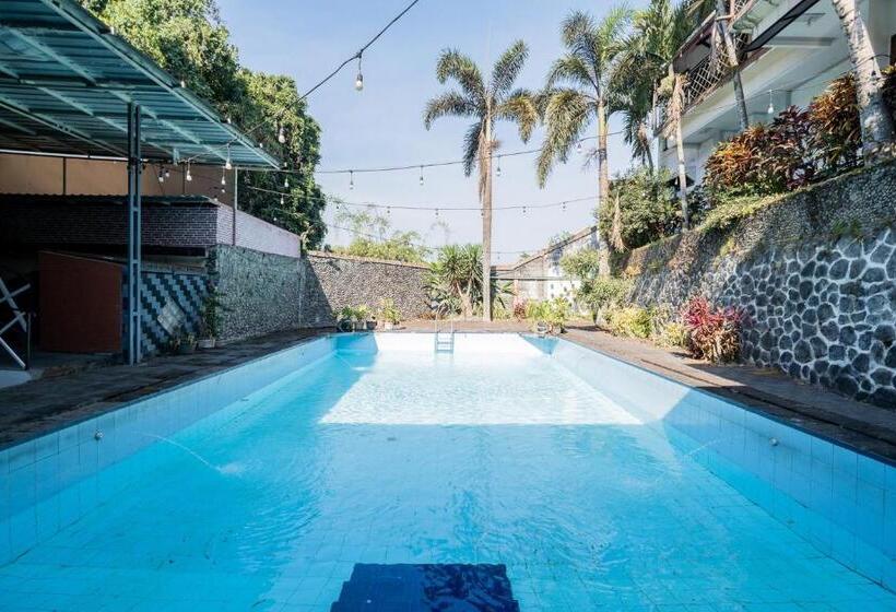 Urbanview Hotel Near Jatim Park 1 By Reddoorz