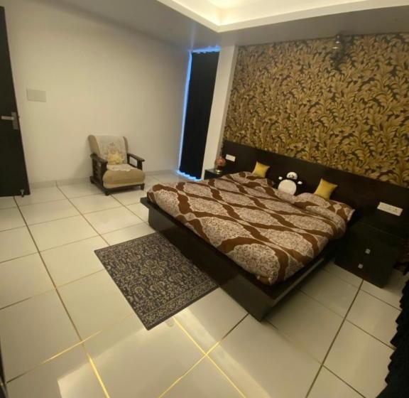 ベッドアンドブレックファースト Parimahal Homestay