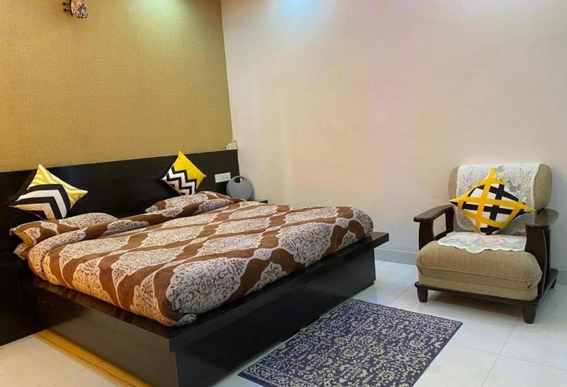 ベッドアンドブレックファースト Parimahal Homestay