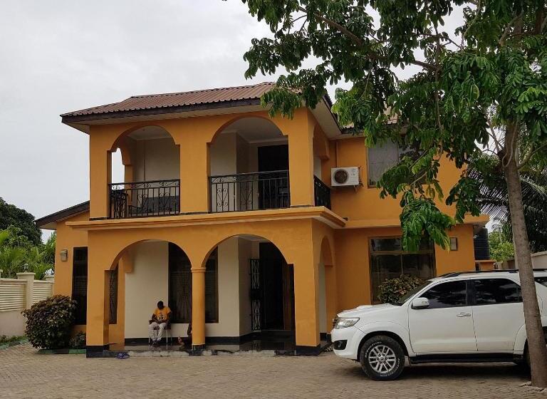 تختخواب و صبحانه Prideinn Lodge Kigamboni