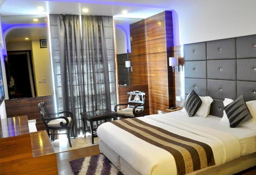 호텔 Krone Plaza Delhi Airport