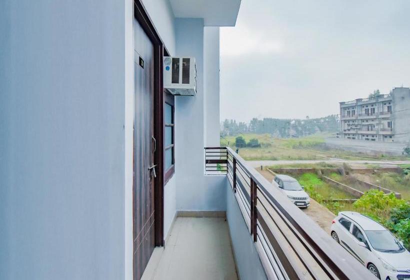 호텔 Oyo 77497 White House