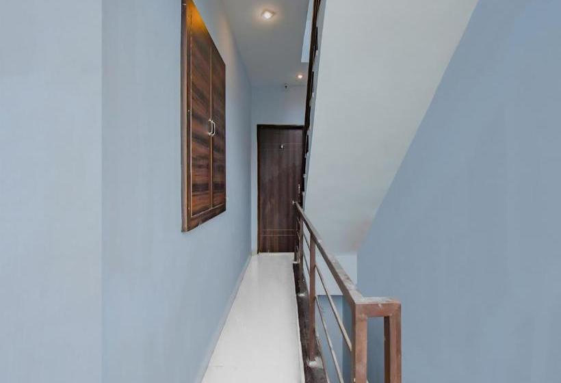 호텔 Oyo 77497 White House