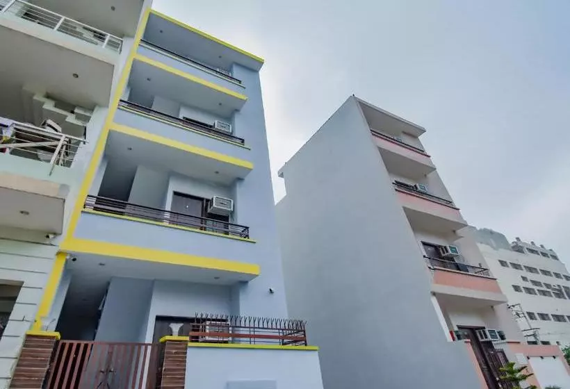 Hotelli Oyo 77497 White House