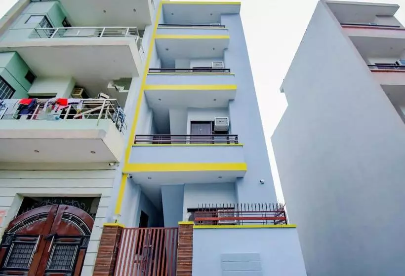 Hotelli Oyo 77497 White House