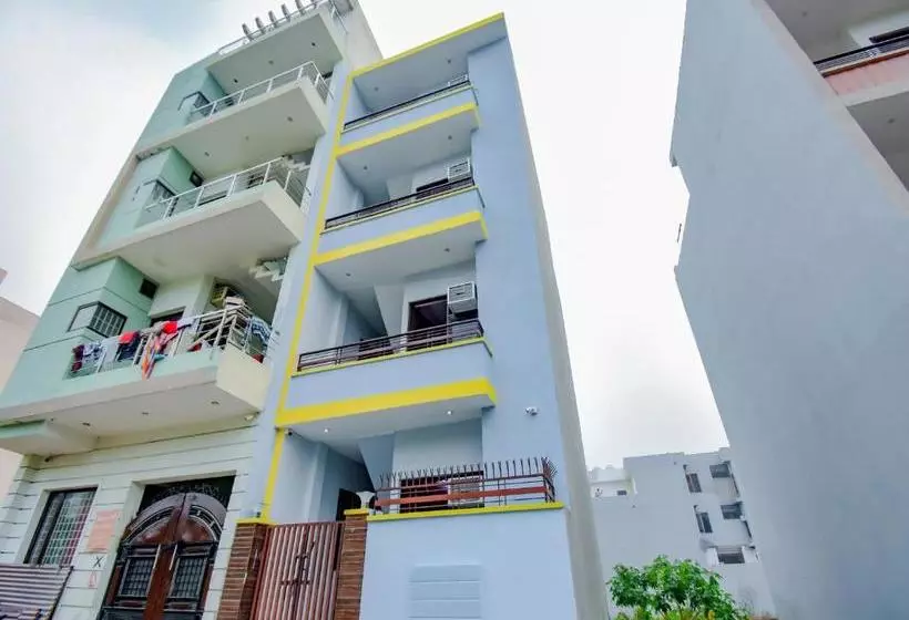 Hotelli Oyo 77497 White House