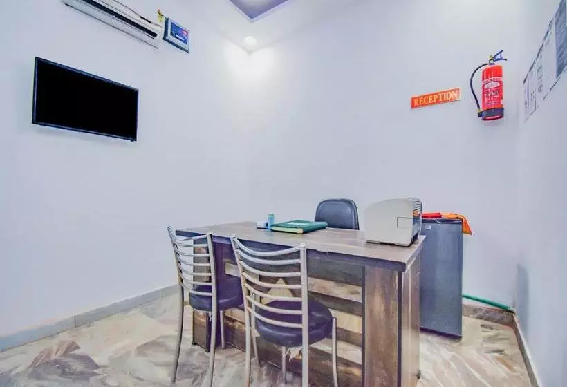Hotelli Oyo 77497 White House