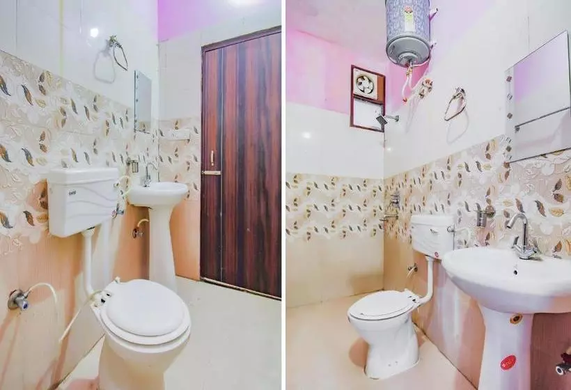 Hotelli Oyo 77497 White House