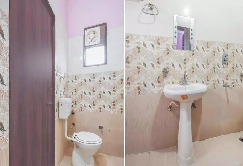 Hotelli Oyo 77497 White House