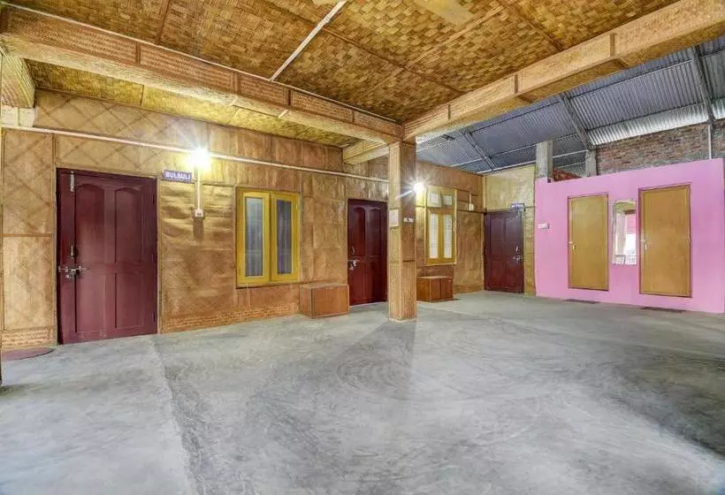 ホテル Spot On 76965 Ashrayaa Prakreeti