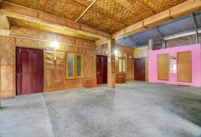 ホテル Spot On 76965 Ashrayaa Prakreeti