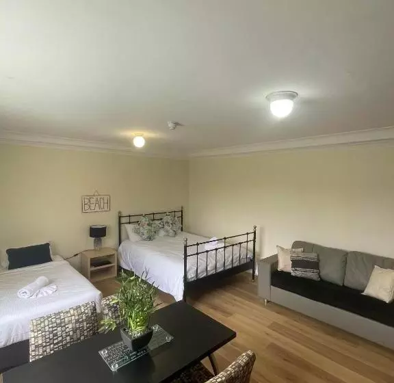 Manly Waves Studios & Apartments
