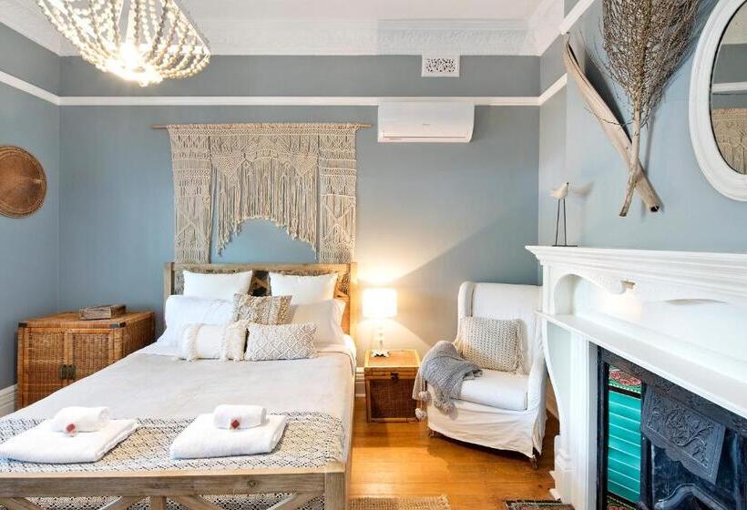 Manly Waves Studios & Apartments