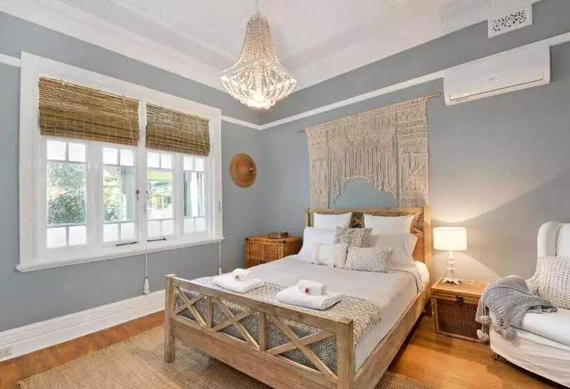 Manly Waves Studios & Apartments