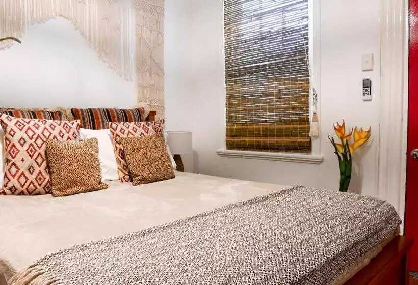 Manly Waves Studios & Apartments