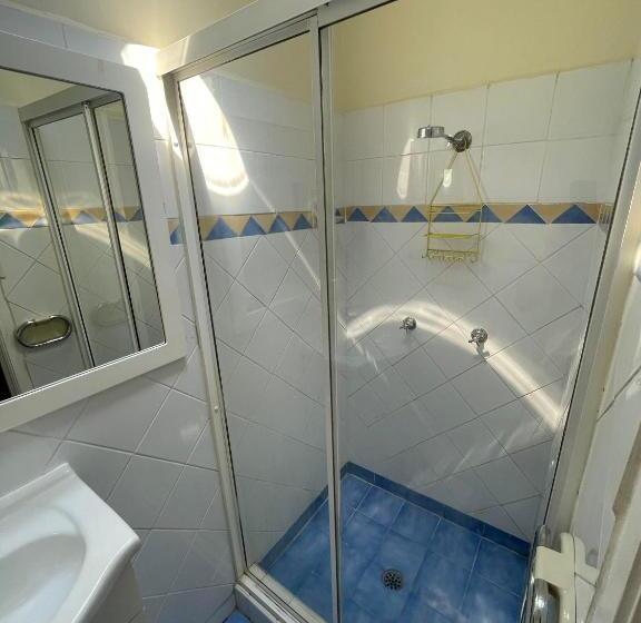 Manly Waves Studios & Apartments