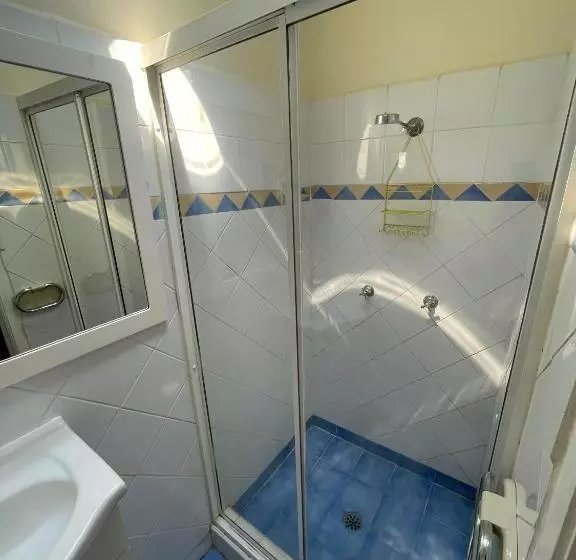 Manly Waves Studios & Apartments