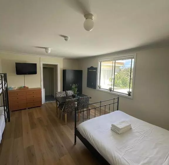 Manly Waves Studios & Apartments