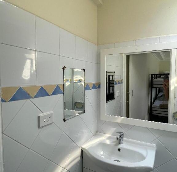 Manly Waves Studios & Apartments