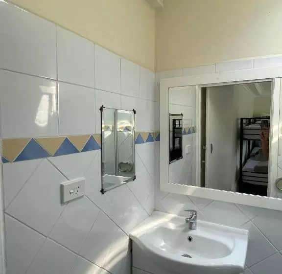 Manly Waves Studios & Apartments