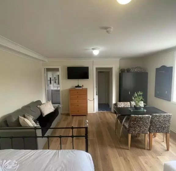 Manly Waves Studios & Apartments