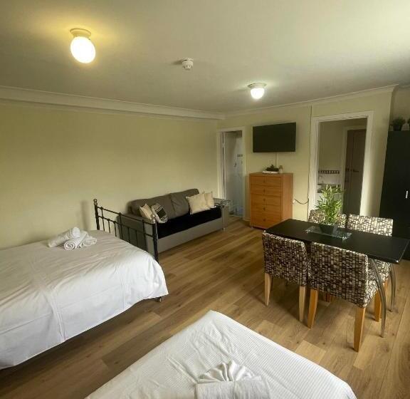 Manly Waves Studios & Apartments