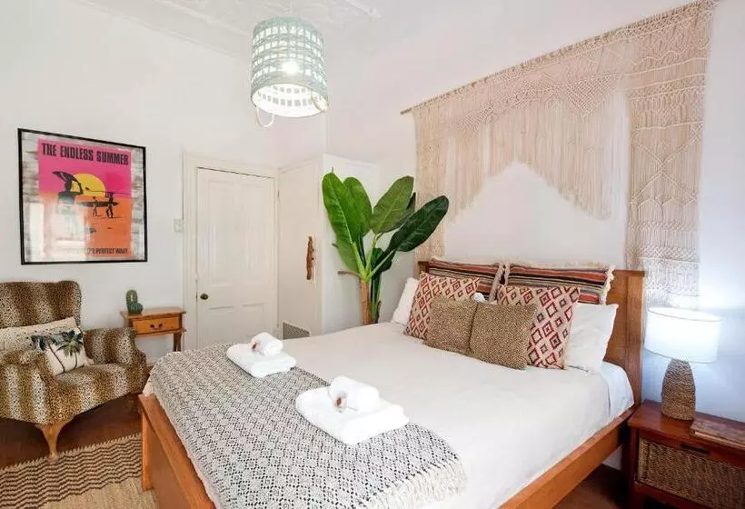 Manly Waves Studios & Apartments