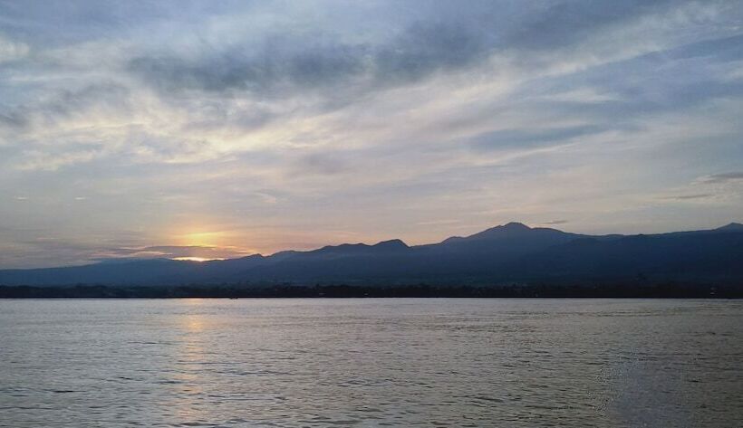 Bali Taman Lovina Resort & Spa Suites